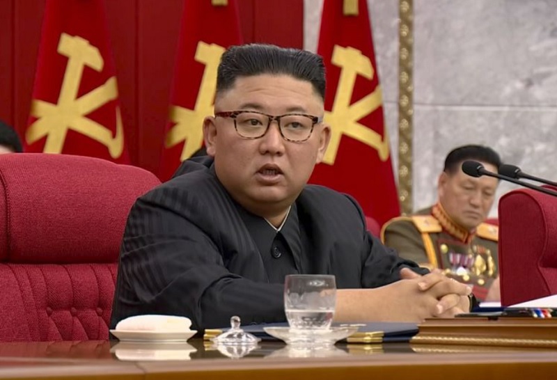 Đằng sau hình ảnh ông Kim Jong Un "tiều tụy" khiến người dân xót xa - Ảnh 1
