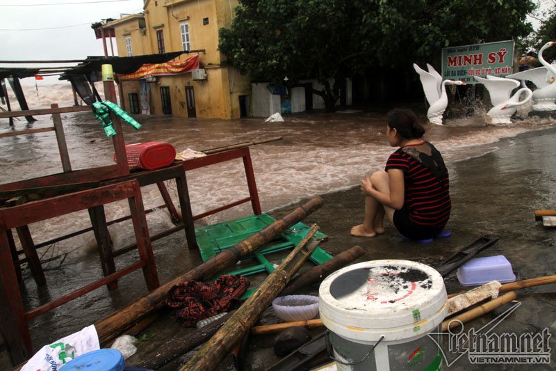 Toàn cảnh bão số 10 tàn phá miền Trung, Hà Tĩnh - Quảng Bình thiệt hại nặng nề - Ảnh 4