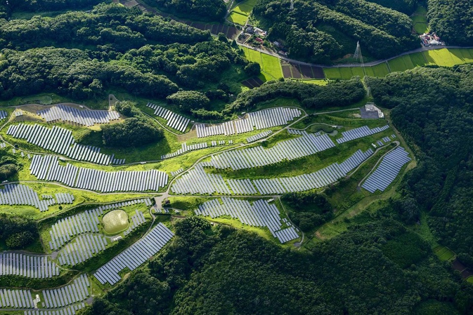Nhà máy điện mặt trời xây trên sân golf, đập nước ở Nhật Bản - Ảnh 3