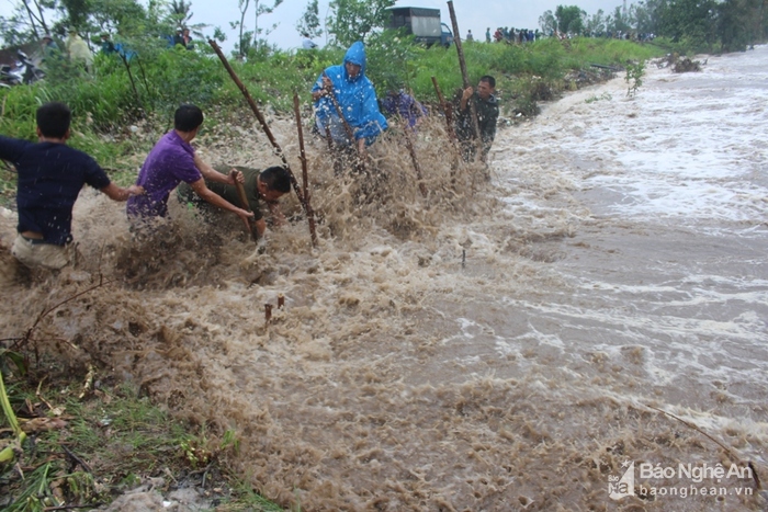 Toàn cảnh bão số 10 tàn phá miền Trung, Hà Tĩnh - Quảng Bình thiệt hại nặng nề - Ảnh 12