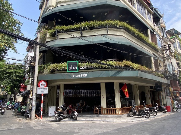 Hàng quán Hà Nội mở cửa trở lại: Nơi đông đúc, nơi thưa vắng - Ảnh 10