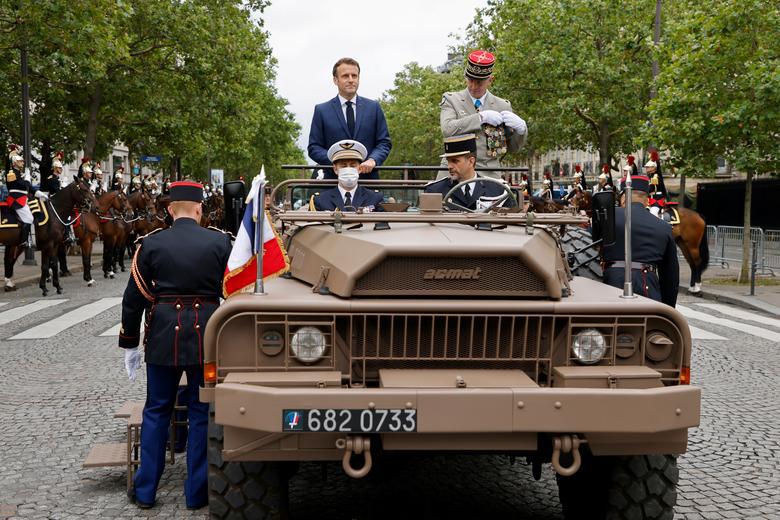 Màn diễu binh đậm sắc màu chống Covid-19 kỷ niệm Quốc khánh Pháp - Ảnh 2
