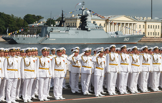Ấn tượng với lễ diễu binh quy mô lớn chào mừng Ngày Hải quân Nga - Ảnh 3