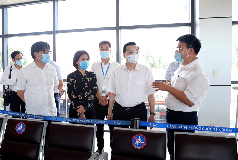 Chủ tịch UBND TP Hà Nội Chu Ngọc Anh kiểm tra phòng dịch tại chốt kiểm soát ra vào Thủ đô - Ảnh 5