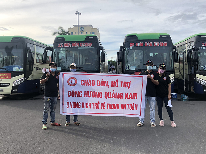 Quảng Nam khởi hành đoàn xe vào TP Hồ Chí Minh đón người dân về quê - Ảnh 1