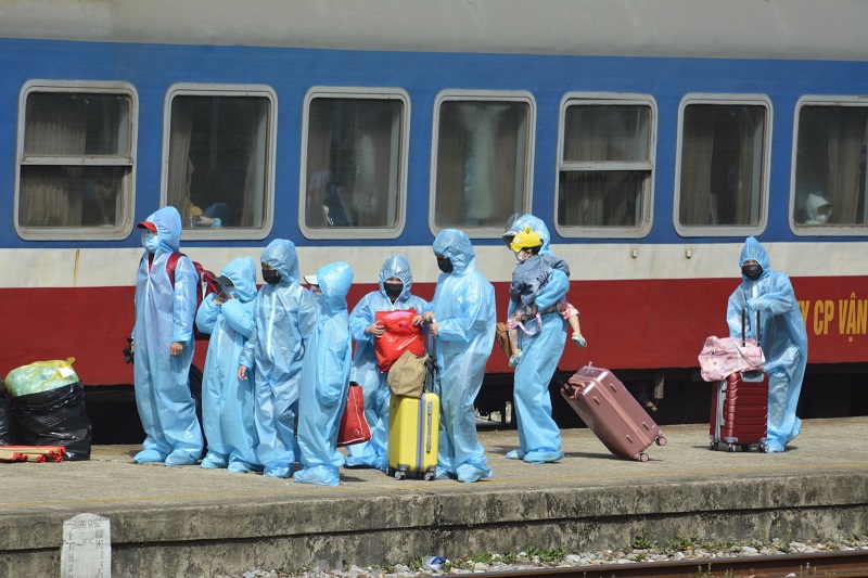 Hình ảnh đón đoàn tàu đặc biệt đưa gần 400 người dân Quảng Trị từ vùng dịch về quê - Ảnh 11