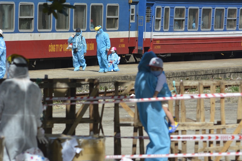 Hình ảnh đón đoàn tàu đặc biệt đưa gần 400 người dân Quảng Trị từ vùng dịch về quê - Ảnh 8