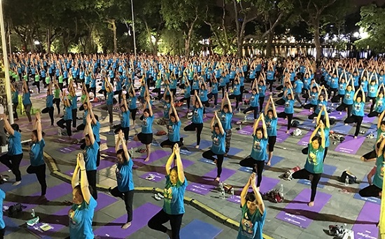 Hà Nội: 1.000 người dân tham gia đồng diễn Yoga - Ảnh 1