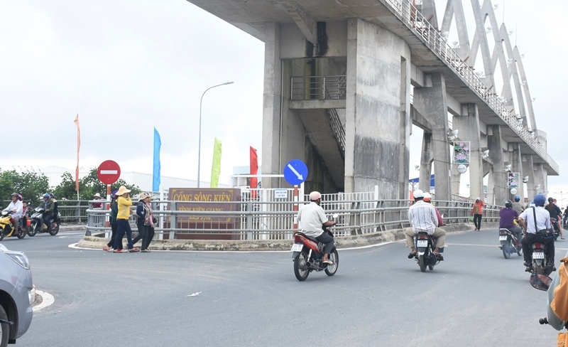 Kiên Giang: Tiếp tục dừng nhiều hoạt động, không tập trung quá 30 người - Ảnh 1