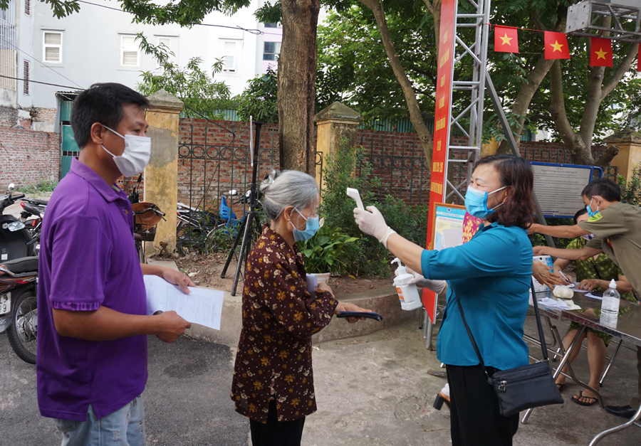 Hơn 214.000 cử tri trên địa bàn quận Long Biên đi bỏ phiếu - Ảnh 7