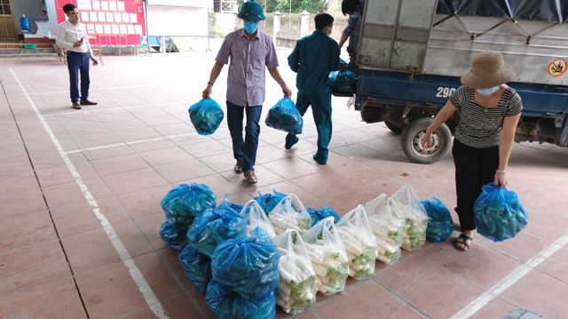 Hỗ trợ gần 1 tấn nông sản cho người dân vùng cách ly phòng dịch Covid-19 tại huyện Sóc Sơn - Ảnh 2