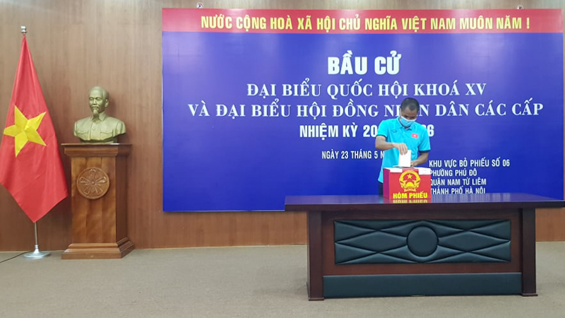 Các thành viên đội tuyển Việt Nam tham gia bầu cử trước ngày tranh vé dự World Cup 2022 - Ảnh 10