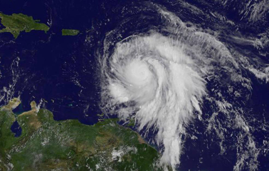 Bão Maria mạnh cấp 5 đe dọa tấn công các đảo vùng Caribe - Ảnh 1