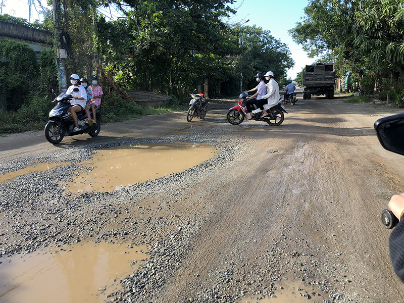 Quảng Nam: Người dân khổ sở vì đường xuống cấp nghiêm trọng - Ảnh 1
