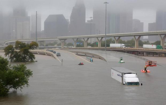 Mỹ: "Siêu bão thập kỷ" Harvey nhấn chìm TP Houston - Ảnh 3