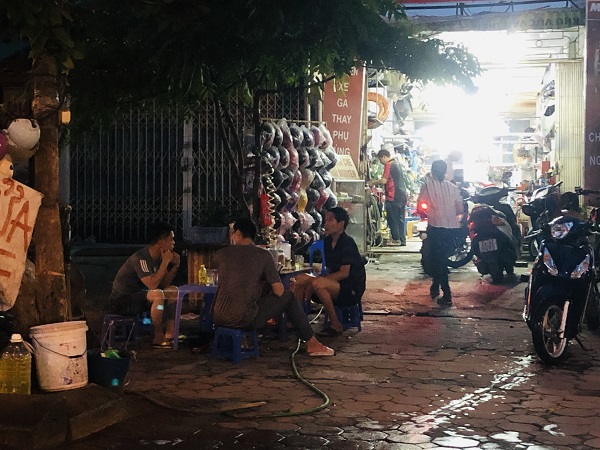 Thanh Trì: Nhiều quán ăn đường phố, trà đá vỉa hè không chấp hành quy định phòng chống dịch Covid-19 - Ảnh 7
