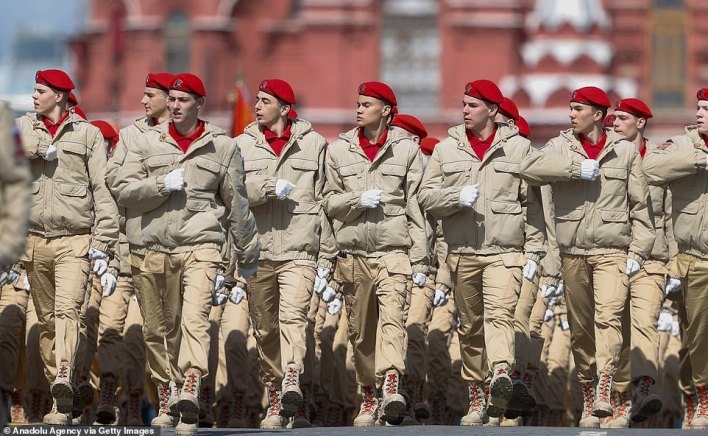 Động thái của ông Putin trong lễ duyệt binh Ngày Chiến thắng - Ảnh 1