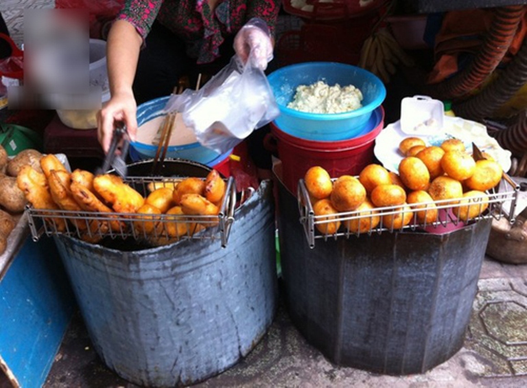 Những món ăn đường phố dưới 10.000 đồng ở Hà Nội - Ảnh 6