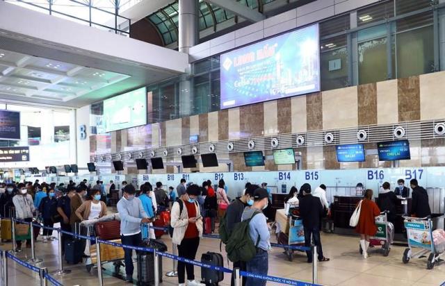 Sân bay Tân Sơn Nhất đông đến mức nào trong dịp 30/4 và 1/5 tới? - Ảnh 1