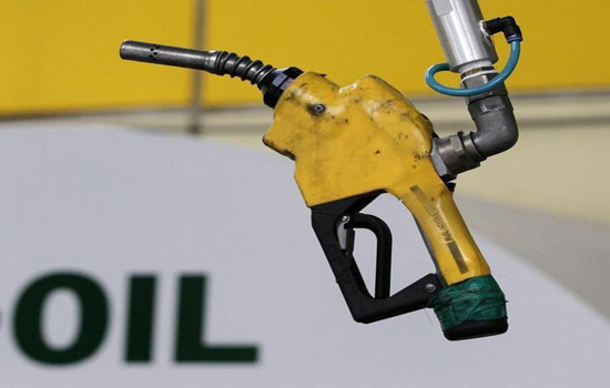 Sản lượng của Mỹ giảm đẩy giá dầu chạm đỉnh - Ảnh 1
