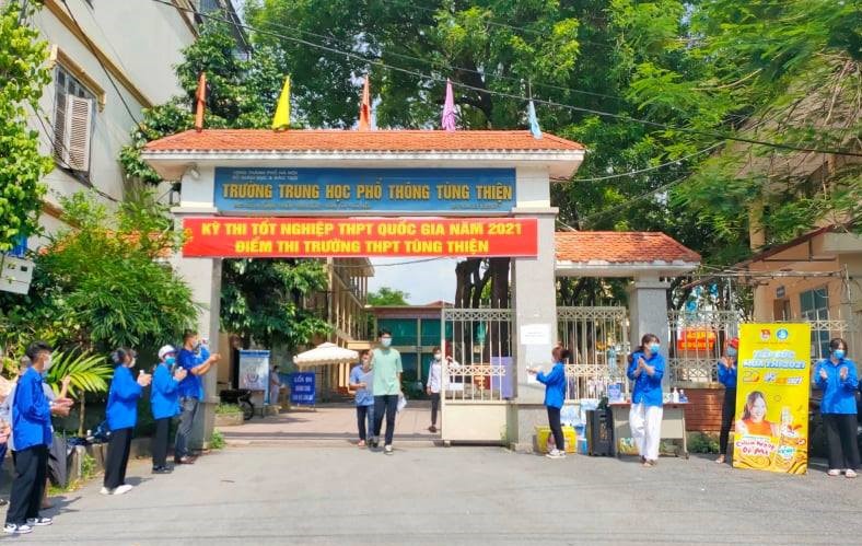 Hơn 2.200 thí sinh thị xã Sơn Tây hoàn thành môn thi đầu tiên kỳ thi tốt nghiệp THPT năm 2021 - Ảnh 6