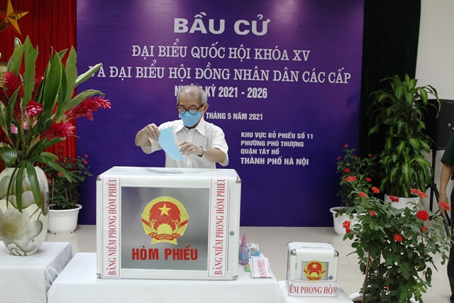 Hơn 5,4 triệu cử tri Thủ đô Hà Nội náo nức đi bầu cử đại biểu Quốc hội và HĐND các cấp nhiệm kỳ 2021 - 2026 - Ảnh 6
