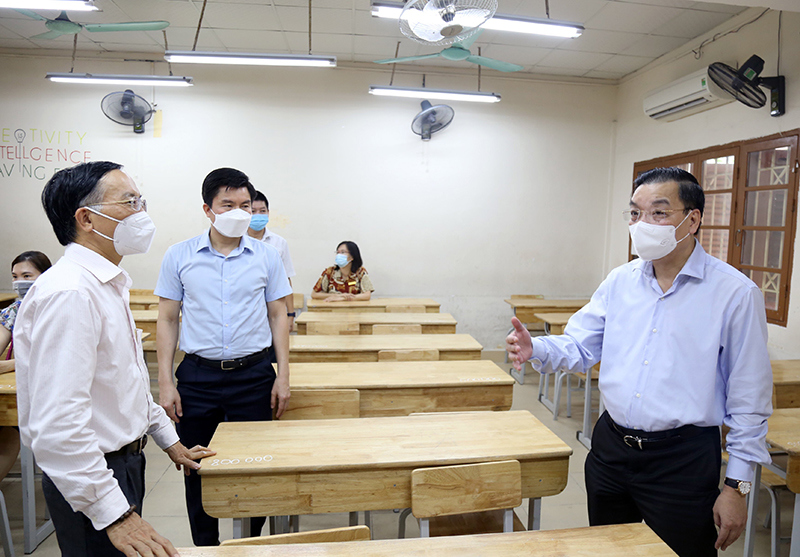 Chùm ảnh: Chủ tịch UBND TP Chu Ngọc Anh kiểm tra công tác chuẩn bị thi vào lớp 10 tại quận Đống Đa - Ảnh 1