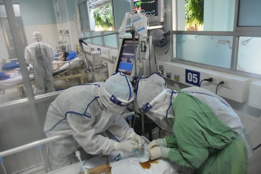 Yêu cầu các đơn vị y tế trên toàn quốc sẵn sàng thu dung, điều trị bệnh nhân Covid-19 nặng - Ảnh 1
