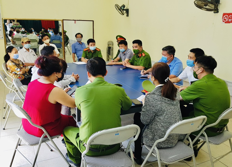 Quận Thanh Xuân: Kiểm tra, xử lý bãi trông giữ xe tự phát tại ngõ 214 Nguyễn Xiển - Ảnh 1