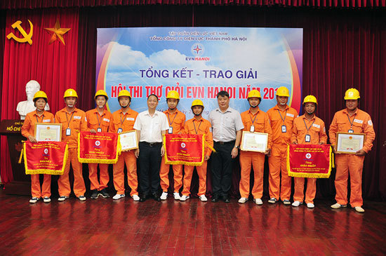 36 thí sinh đạt danh hiệu "Thợ giỏi cấp Tổng công ty Điện lực TP Hà Nội năm 2017" - Ảnh 1