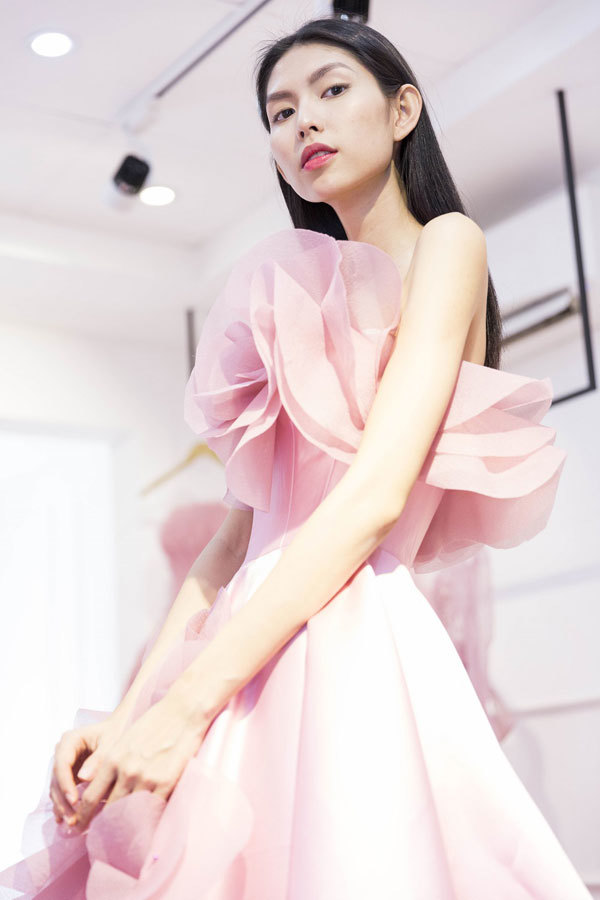 Top 3 thí sinh diện sắc hồng trong chung kết Vietnam's next top model 2017 - Ảnh 7