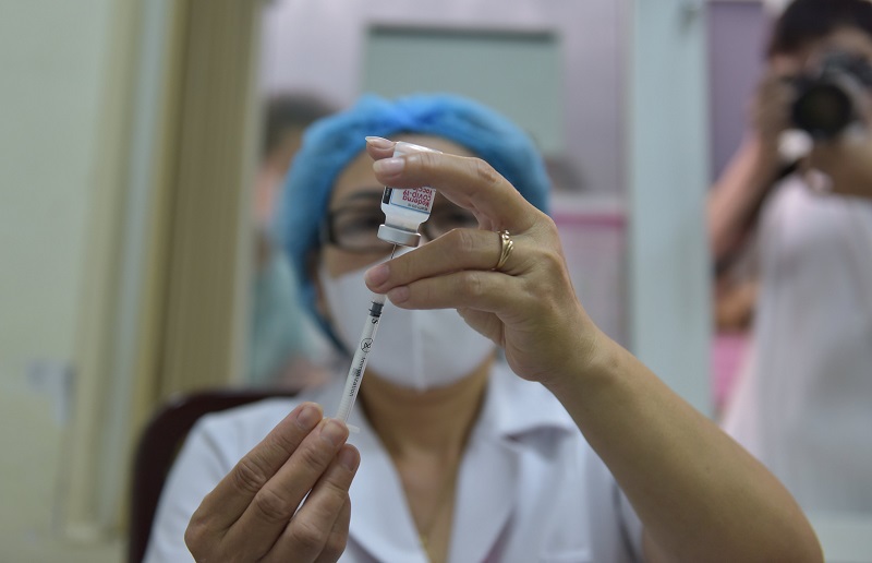 Tạo điều kiện để các địa phương, DN tiếp cận nguồn vaccine thế giới - Ảnh 1