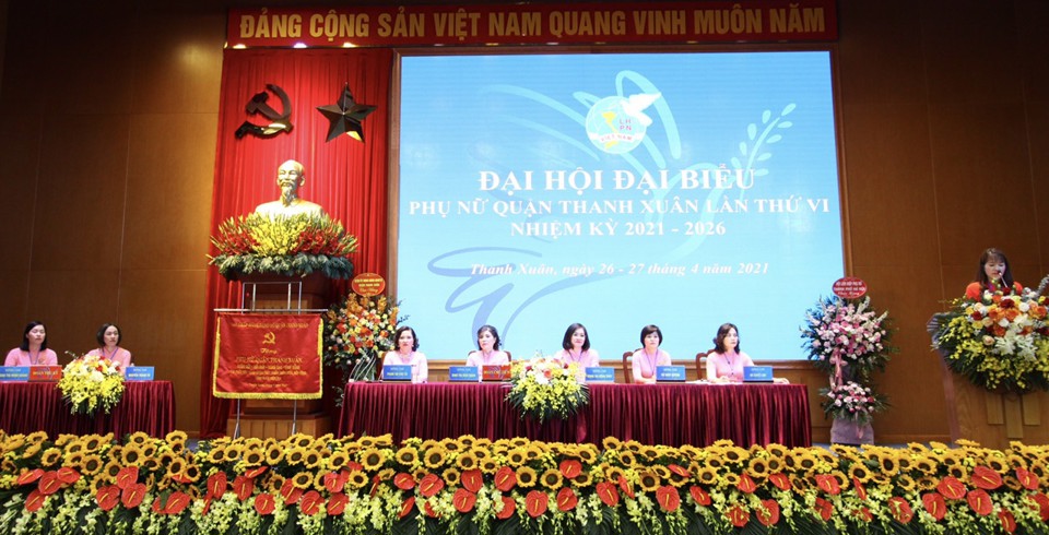 Đồng chí Trịnh Thị Hồng Thủy tái đắc cử Chủ tịch Hội LHPN quận Thanh Xuân - Ảnh 2