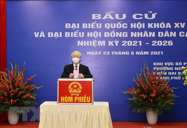Tổng Bí thư Nguyễn Phú Trọng bỏ phiếu bầu cử tại quận Hai Bà Trưng - Ảnh 1