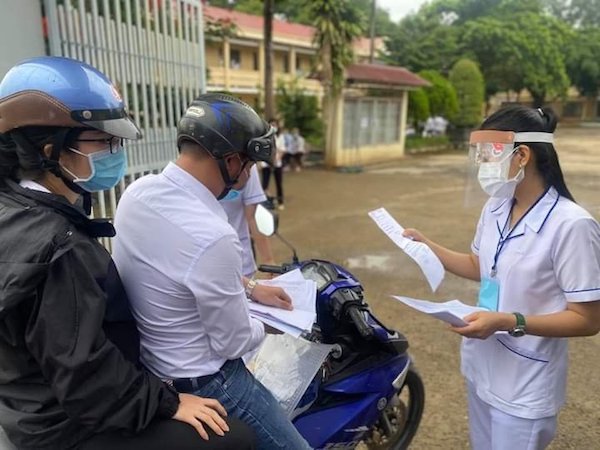 TP Hồ Chí Minh: Thực hiện tốt các biện pháp an toàn phòng, chống dịch trong buổi thi tốt nghiệp THPT đầu tiên - Ảnh 4