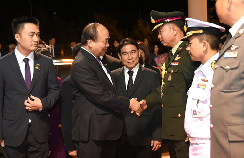 Thủ tướng Nguyễn Xuân Phúc làm việc với Tỉnh trưởng Nakhon Phanom (Thái Lan) - Ảnh 1