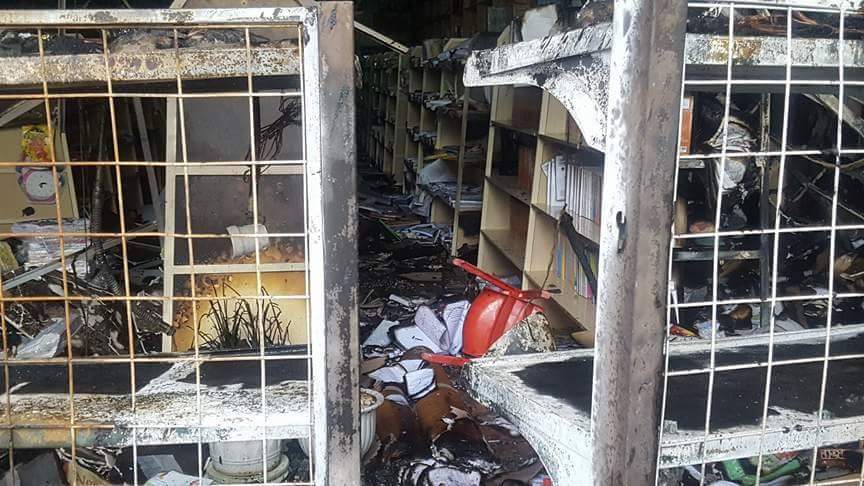 Nhà sách bất ngờ bốc cháy dữ dội trên phố Phùng Hưng, Hà Đông - Ảnh 4
