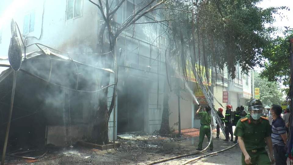 Hà Nội: Cháy lớn tại quán bia ở Thường Tín, nhiều tài sản bị thiêu rụi - Ảnh 5