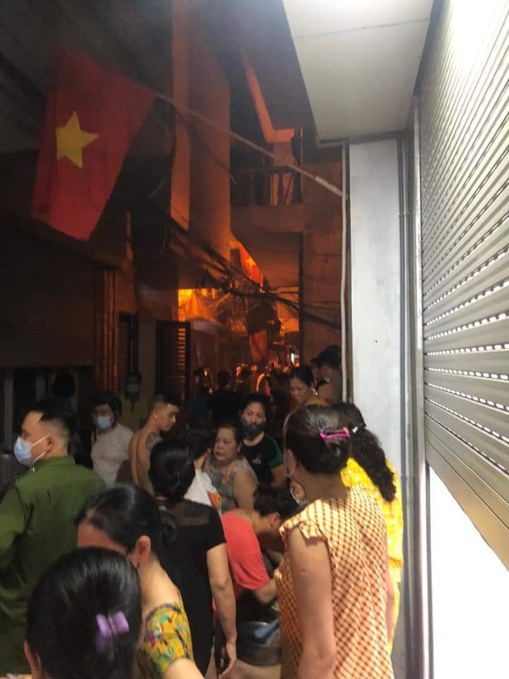 Hà Nội: Cháy dữ dội tại ngôi nhà ở ngõ phố Khâm Thiên - Ảnh 5