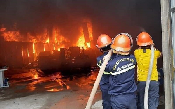 Nghệ An: Cháy lớn tại phòng trà ở TP Vinh lúc rạng sáng, 6 người thiệt mạng - Ảnh 1