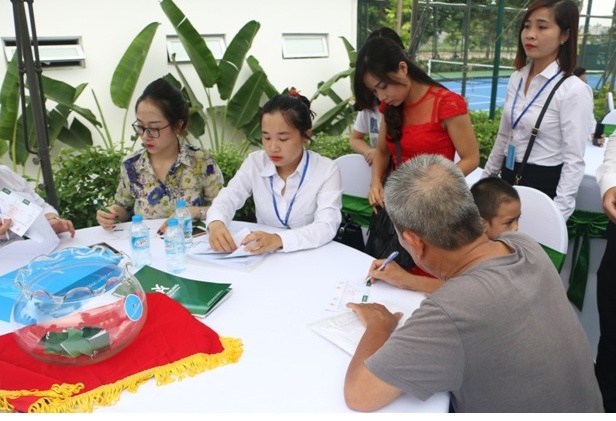 Hàng trăm khách hàng tham dự lễ mở bán và tri ân dự án Việt Hưng Green Park - Ảnh 1