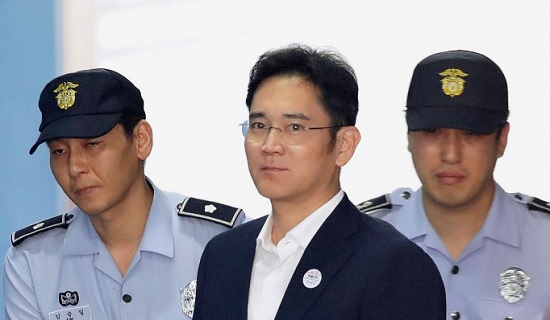 “Thái tử” Samsung bị kết án 5 năm tù vì tội hối lộ - Ảnh 1