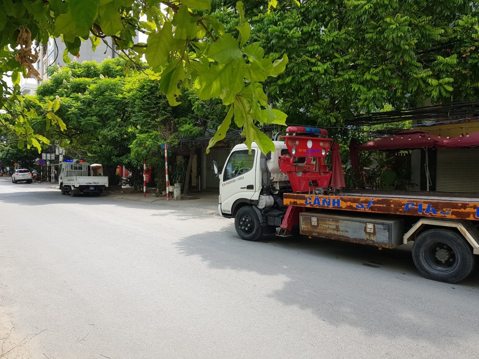 Quận Thanh Xuân: Kiểm tra, xử lý bãi trông giữ xe tự phát tại ngõ 214 Nguyễn Xiển - Ảnh 2