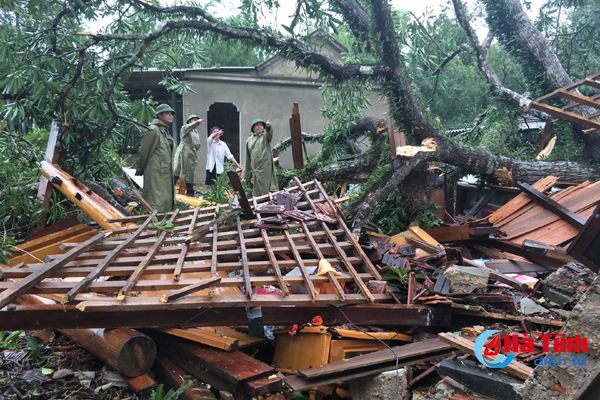 Siêu bão số 10 khiến gần 70.000 nhà dân Hà Tĩnh bị đổ, tốc mái - Ảnh 2
