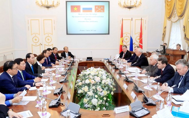 Chủ tịch nước Trần Đại Quang gặp Thống đốc Saint Petersburg - Ảnh 2