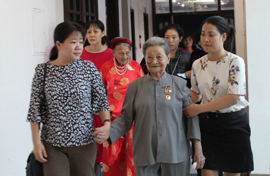 Phụ nữ Việt Nam tri ân nữ đại biểu người có công - Ảnh 2