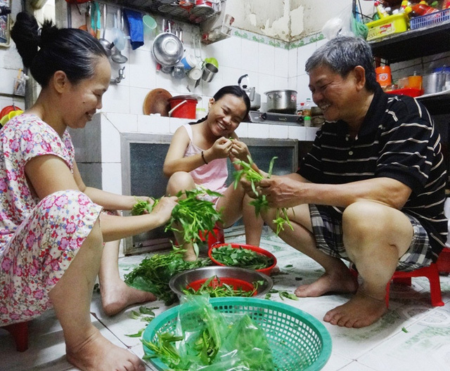 Những khoảnh khắc đẹp khi đàn ông Việt chia sẻ công việc gia đình - Ảnh 4