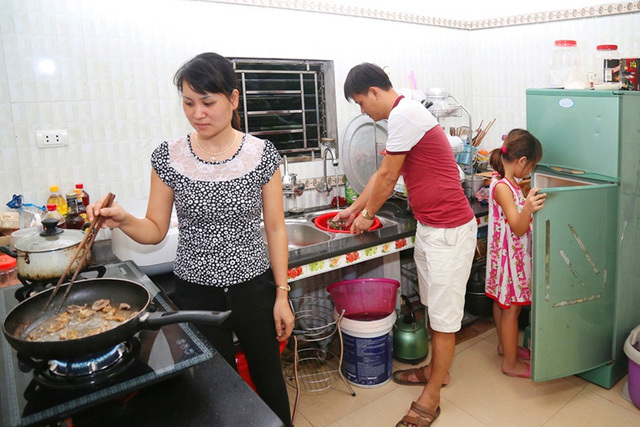 Những khoảnh khắc đẹp khi đàn ông Việt chia sẻ công việc gia đình - Ảnh 6