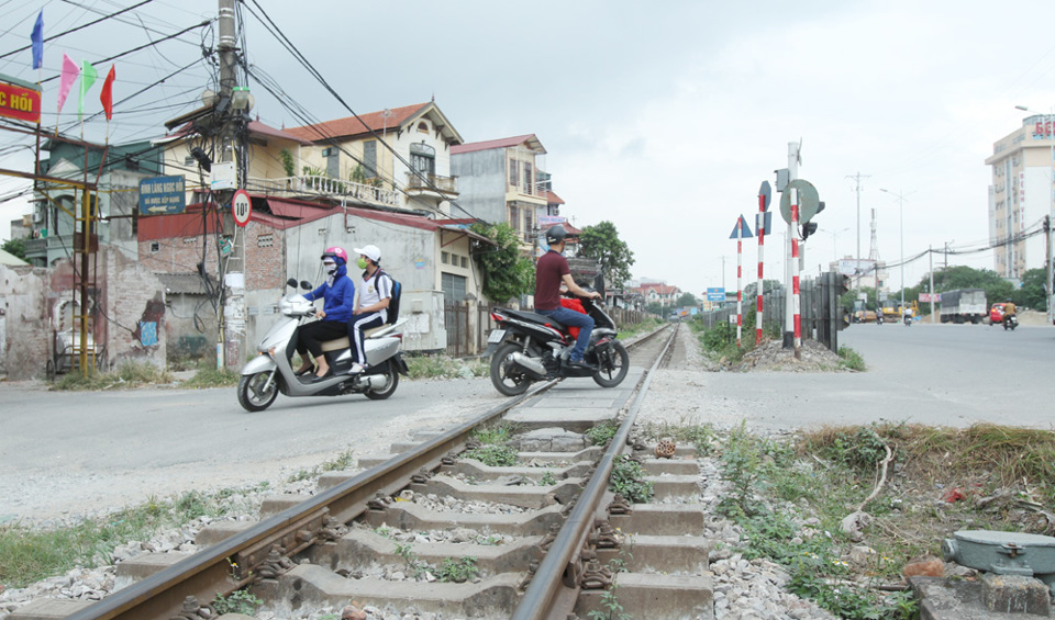 Giảm thiểu tai nạn giao thông đường sắt: Trách nhiệm không của riêng ai - Ảnh 1