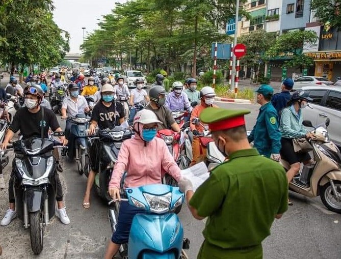 Mua bán, giả mạo giấy đi đường: Các đối tượng đối diện hình phạt nào? - Ảnh 1